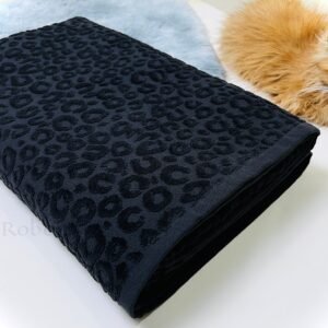 Cotton towel with leopard pattern