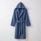 watermarked-img-1792476419000-2-Blue_bathrobe_hanging_on_wall_2K_20261019002659.jpg